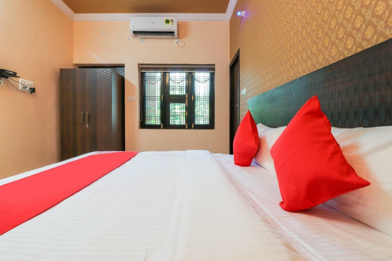 Hotel Oyo 38529 Silk Luxury At No Cost 3*