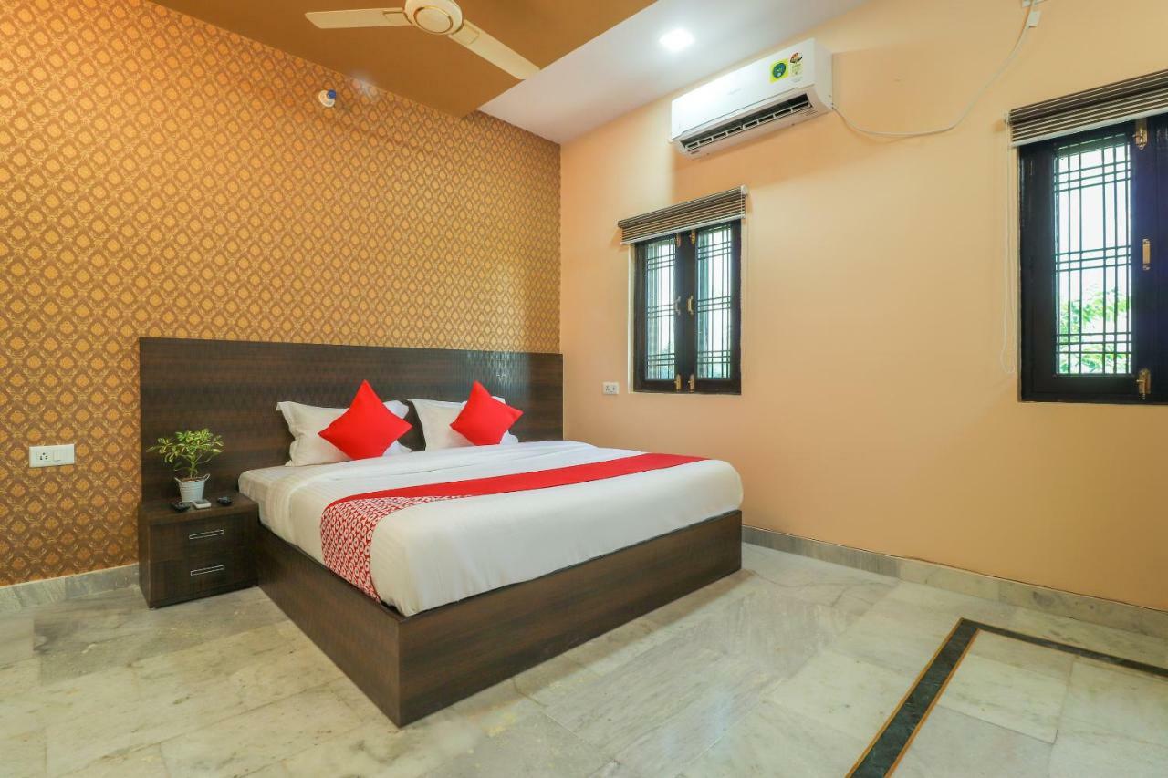 Oyo 38529 Silk Luxury At No Cost Lucknow
