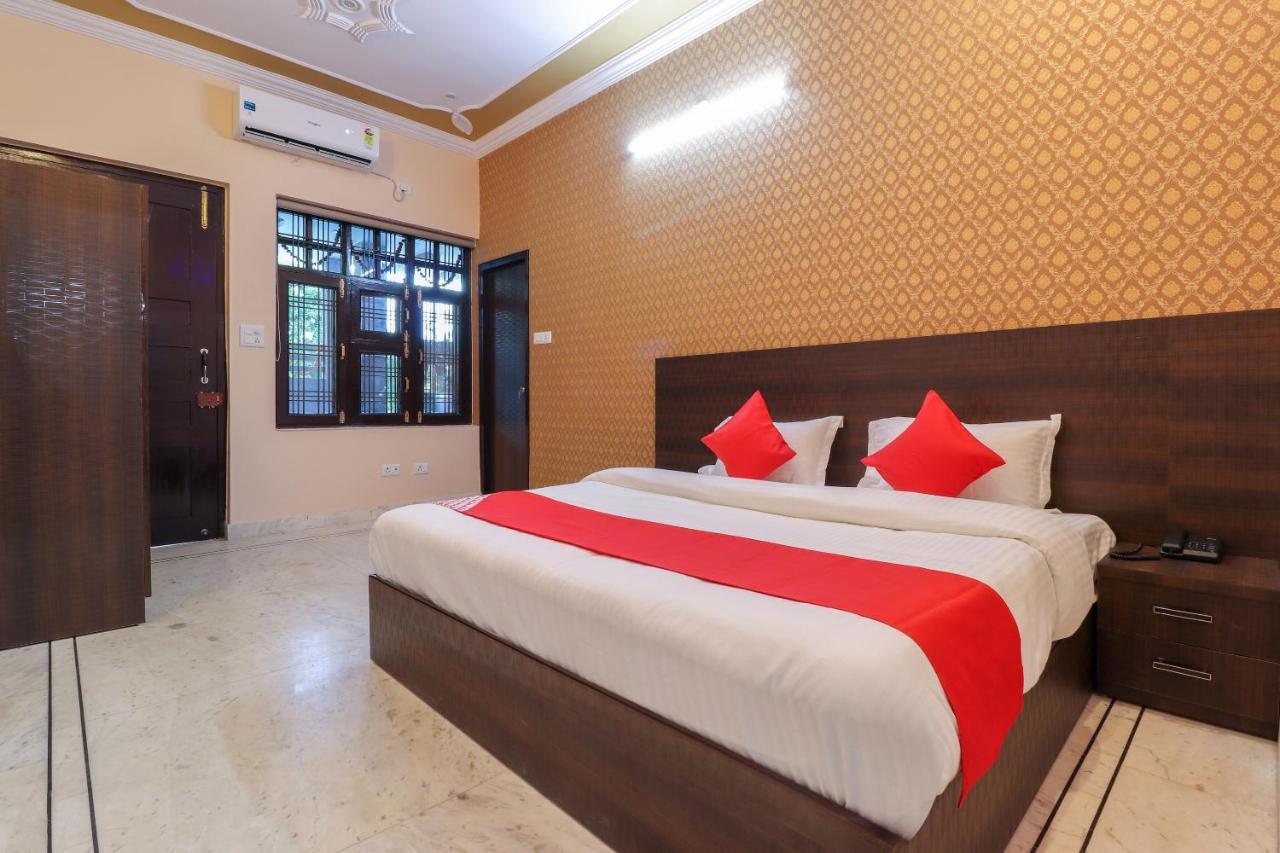 Oyo 38529 Silk Luxury At No Cost Hotel 3*
