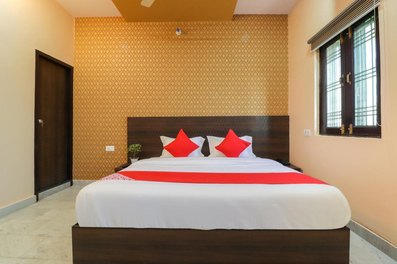 Hotel Oyo 38529 Silk Luxury At No Cost 3*