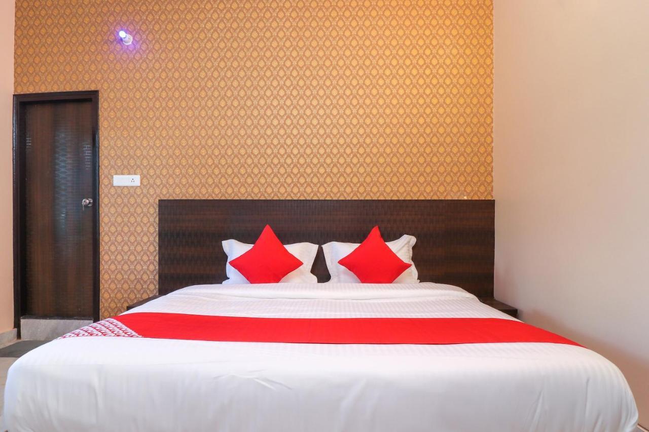 Oyo 38529 Silk Luxury At No Cost Lucknow