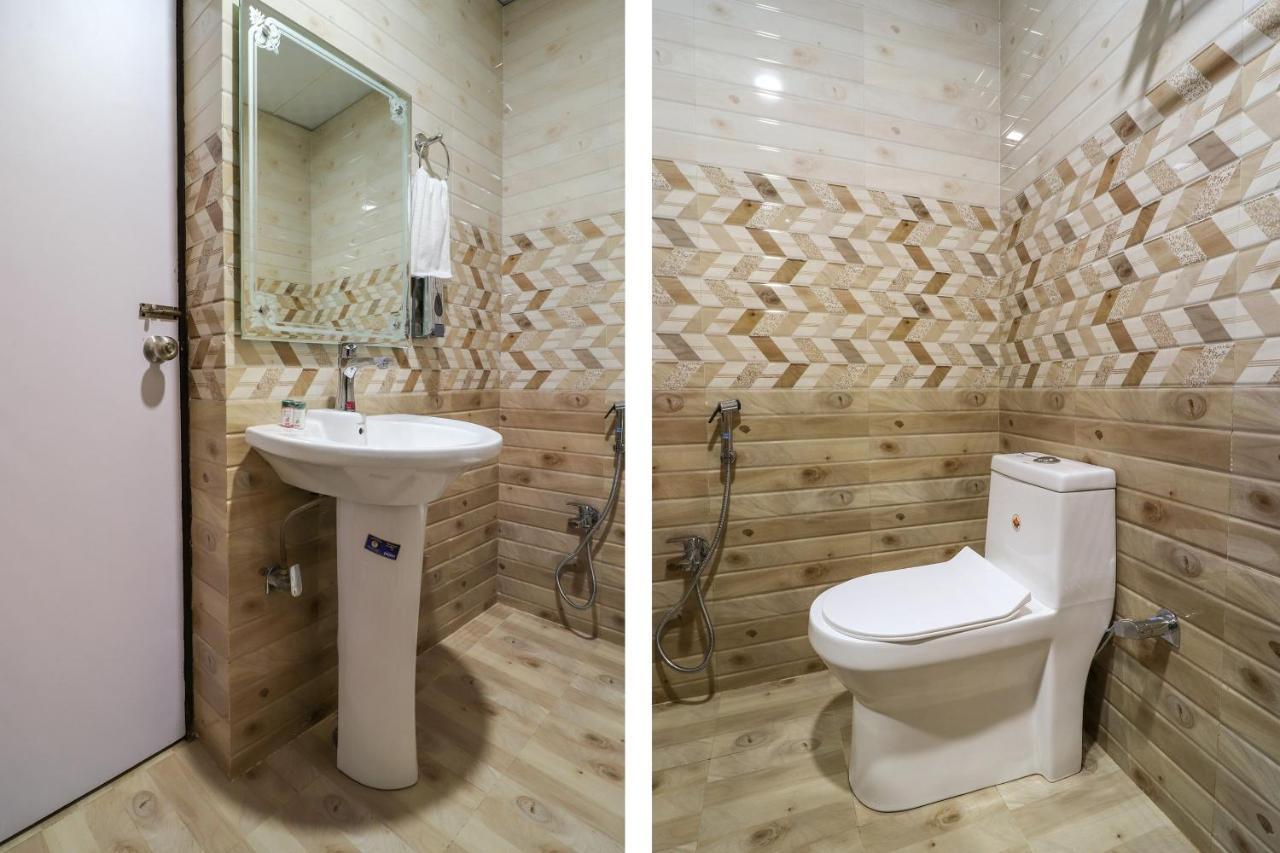 Oyo 38529 Silk Luxury At No Cost Hotel 3*