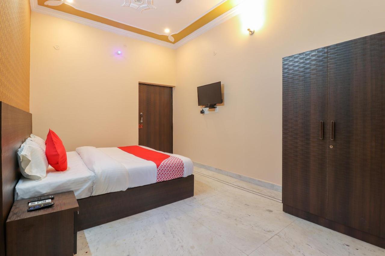 Hotel Oyo 38529 Silk Luxury At No Cost Lucknow